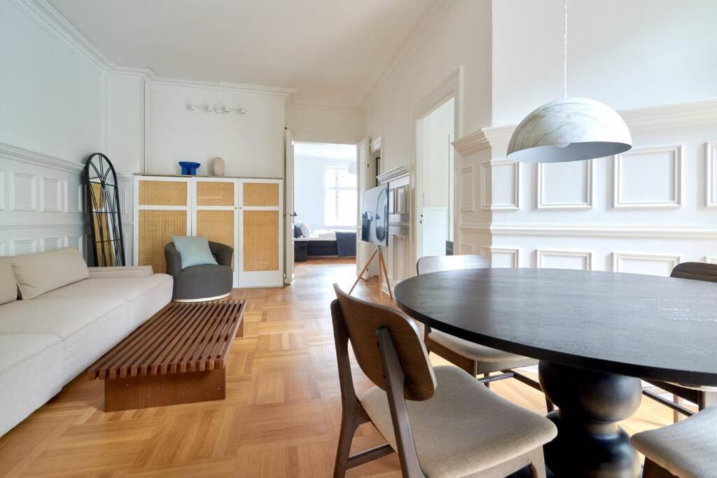 Spacious 3 Bedroom Manor Flat Next To Tivoli Koppenhága Kültér fotó