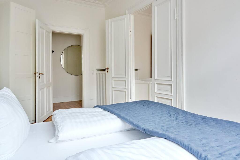 Spacious 3 Bedroom Manor Flat Next To Tivoli Koppenhága Kültér fotó
