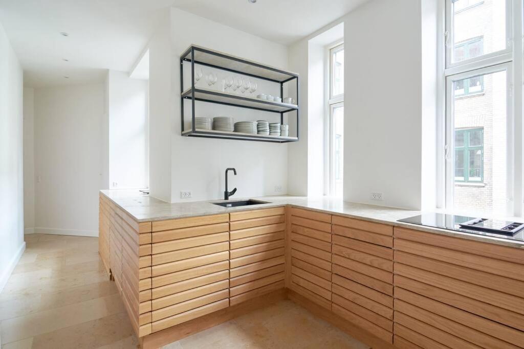 Spacious 3 Bedroom Manor Flat Next To Tivoli Koppenhága Kültér fotó