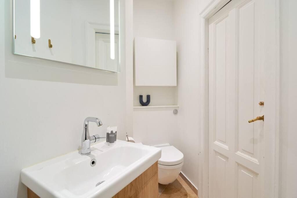 Spacious 3 Bedroom Manor Flat Next To Tivoli Koppenhága Kültér fotó