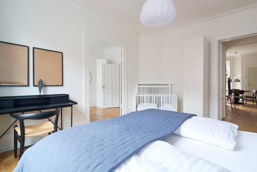 Spacious 3 Bedroom Manor Flat Next To Tivoli Koppenhága Kültér fotó